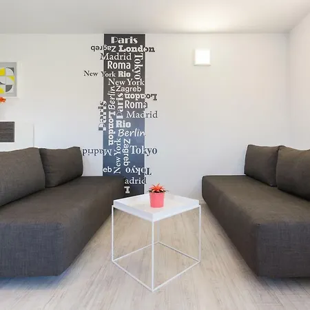 Gasthuis Apartments&rooms Laganini 3*